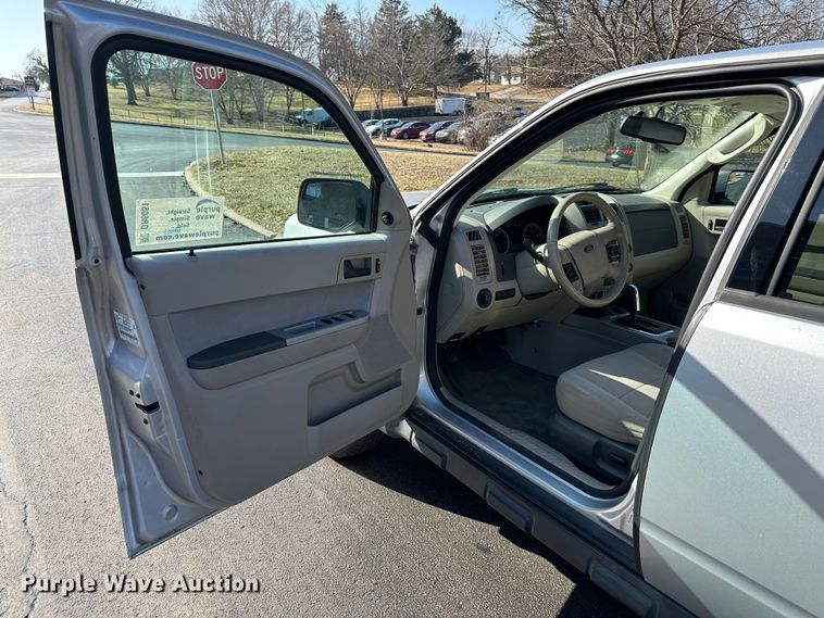 image for item DR6051 2011 Ford Escape Hybrid  SUV