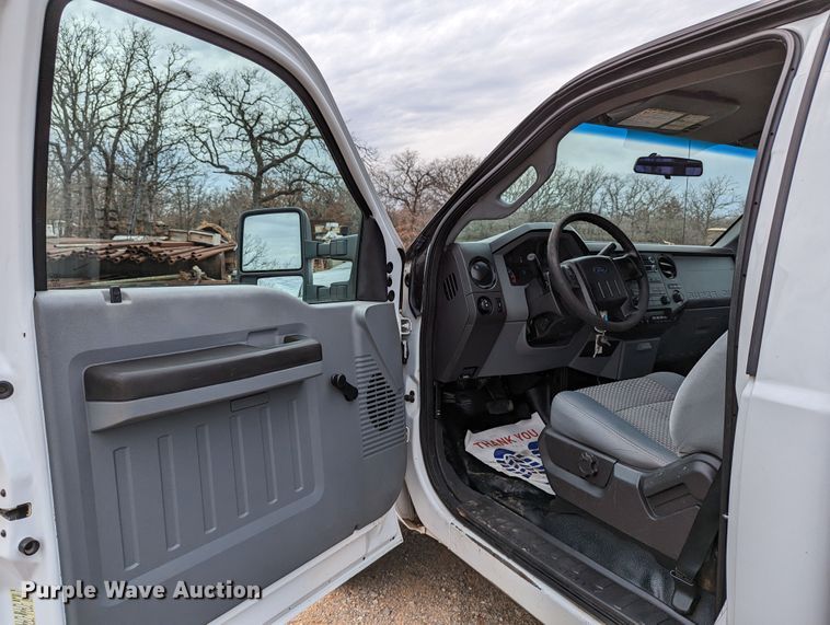 image for item DR6807 2016 Ford F350 Super Duty XL  flatbed pickup truck