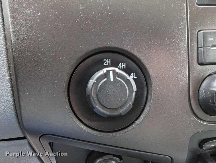 image for item DR6807 2016 Ford F350 Super Duty XL  flatbed pickup truck