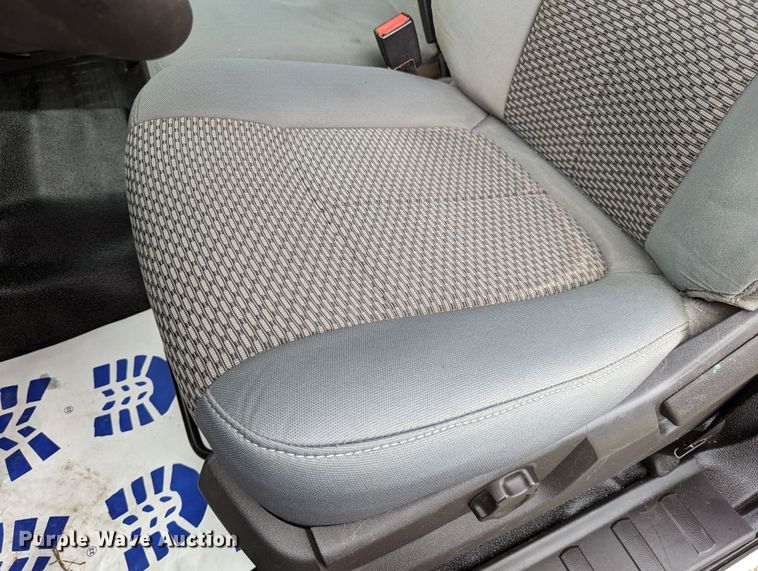 image for item DR6807 2016 Ford F350 Super Duty XL  flatbed pickup truck