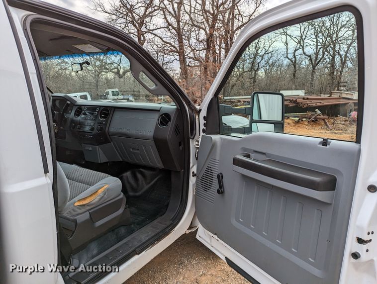 image for item DR6807 2016 Ford F350 Super Duty XL  flatbed pickup truck