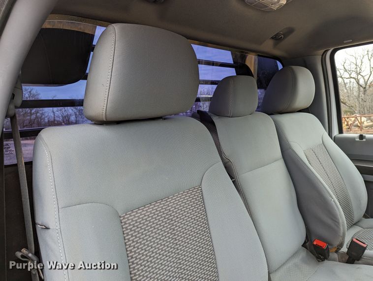 image for item DR6807 2016 Ford F350 Super Duty XL  flatbed pickup truck