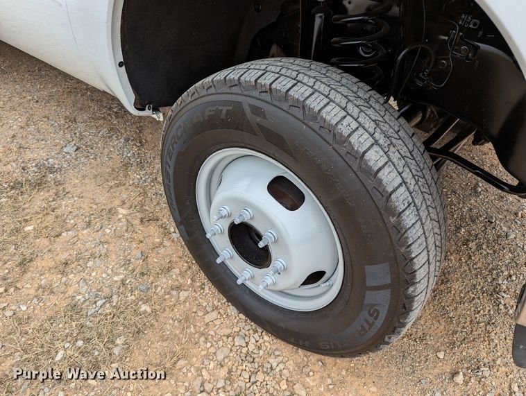 image for item DR6807 2016 Ford F350 Super Duty XL  flatbed pickup truck