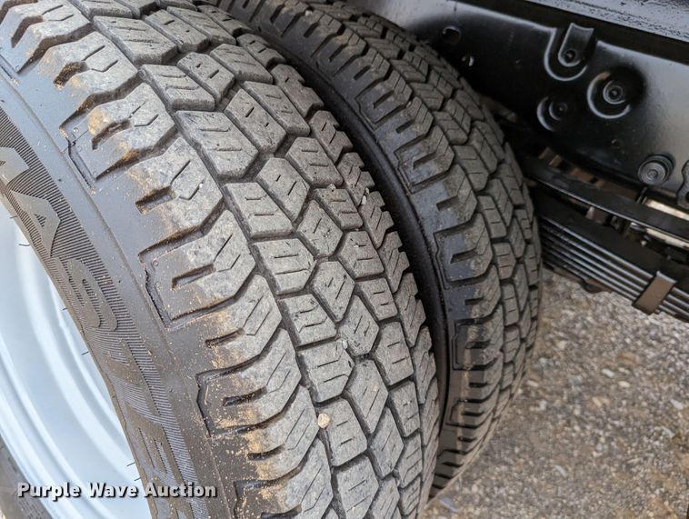 image for item DR6807 2016 Ford F350 Super Duty XL  flatbed pickup truck