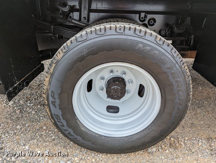 image for item DR6807 2016 Ford F350 Super Duty XL  flatbed pickup truck