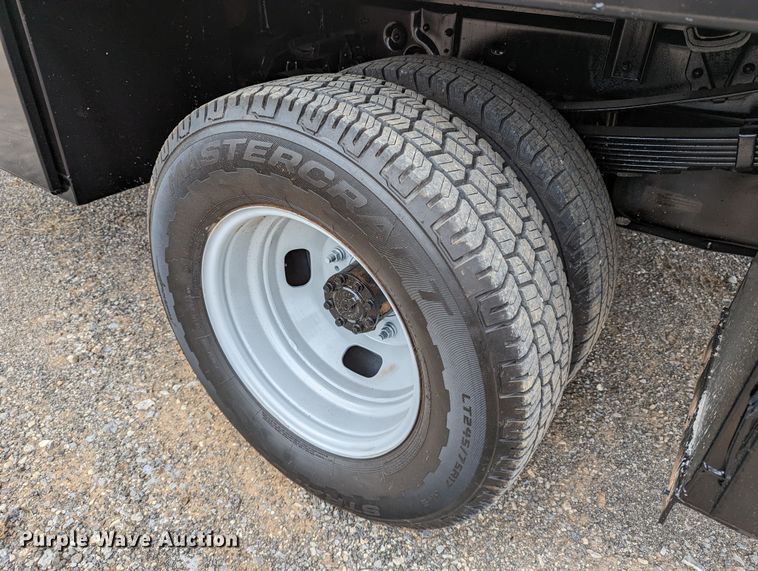 image for item DR6807 2016 Ford F350 Super Duty XL  flatbed pickup truck