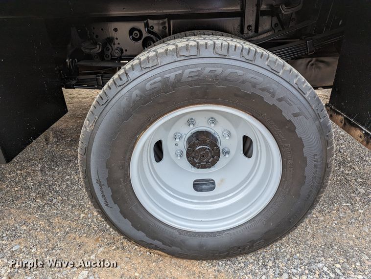 image for item DR6807 2016 Ford F350 Super Duty XL  flatbed pickup truck