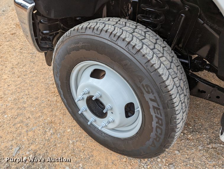 image for item DR6807 2016 Ford F350 Super Duty XL  flatbed pickup truck