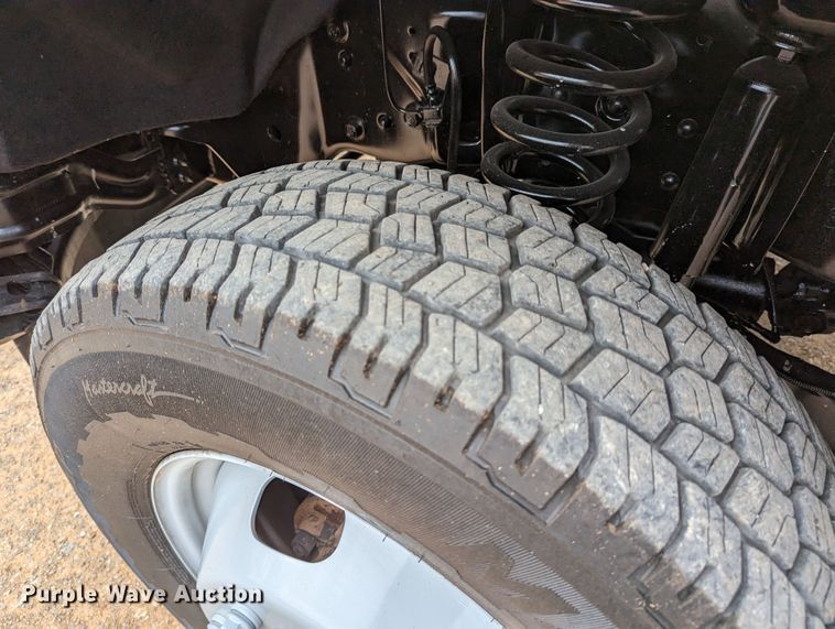 image for item DR6807 2016 Ford F350 Super Duty XL  flatbed pickup truck