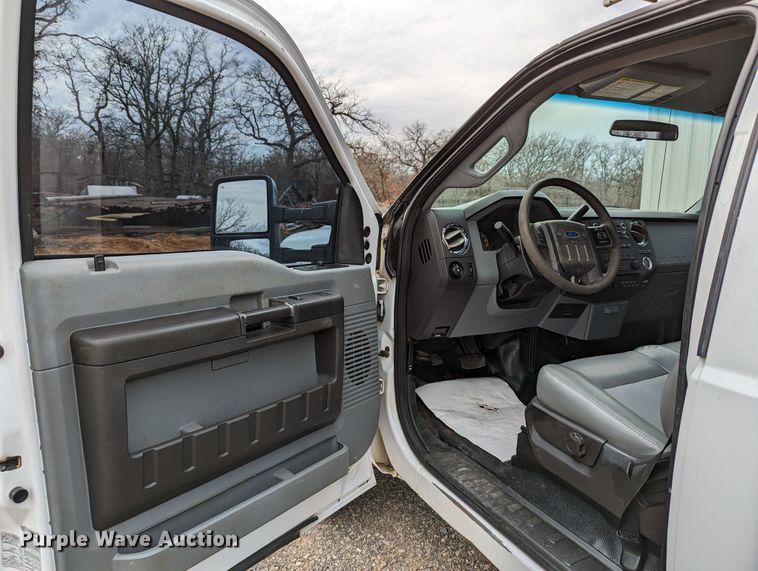 image for item DR6808 2013 Ford F350 Super Duty XL  flatbed pickup truck