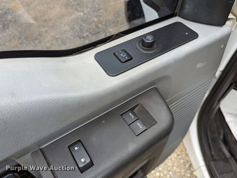 image for item DR6808 2013 Ford F350 Super Duty XL  flatbed pickup truck