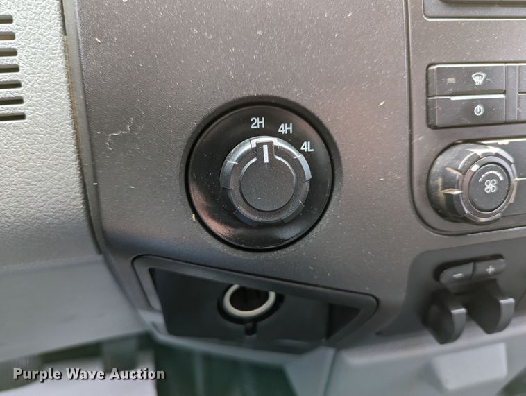 image for item DR6808 2013 Ford F350 Super Duty XL  flatbed pickup truck