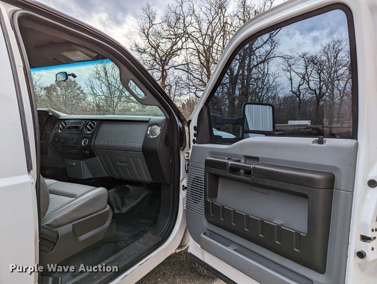 image for item DR6808 2013 Ford F350 Super Duty XL  flatbed pickup truck