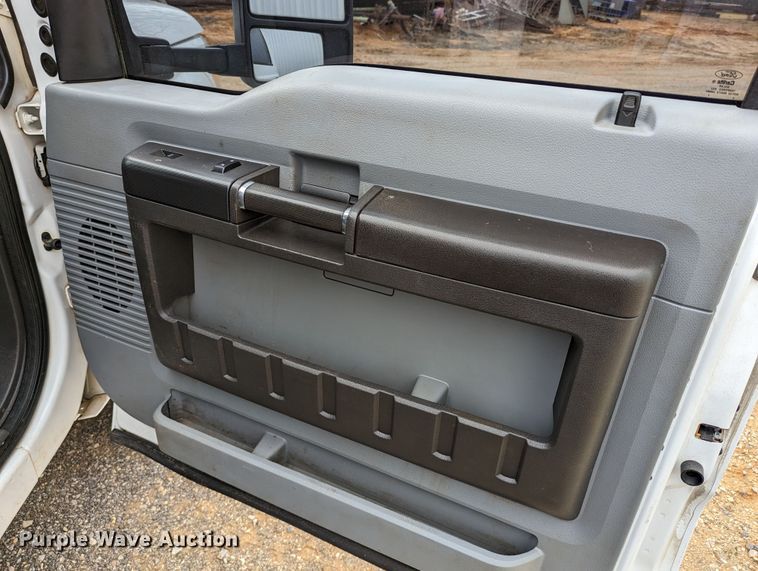 image for item DR6808 2013 Ford F350 Super Duty XL  flatbed pickup truck