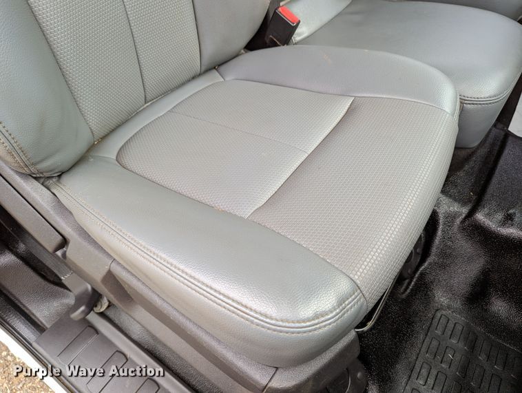 image for item DR6808 2013 Ford F350 Super Duty XL  flatbed pickup truck