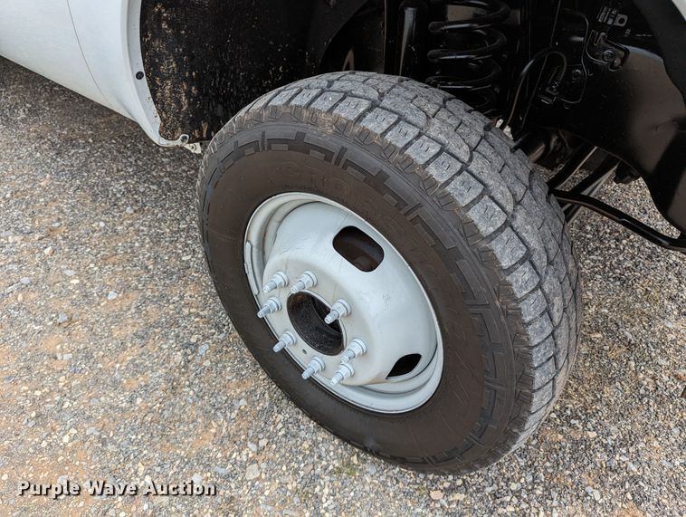 image for item DR6808 2013 Ford F350 Super Duty XL  flatbed pickup truck