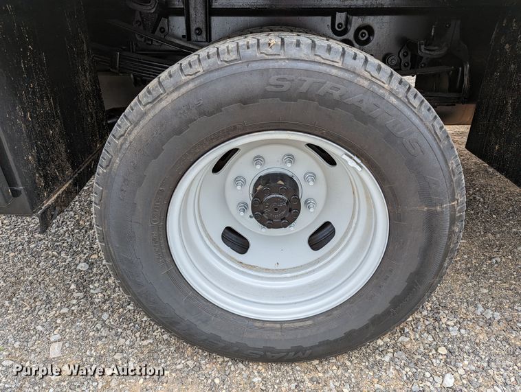 image for item DR6808 2013 Ford F350 Super Duty XL  flatbed pickup truck