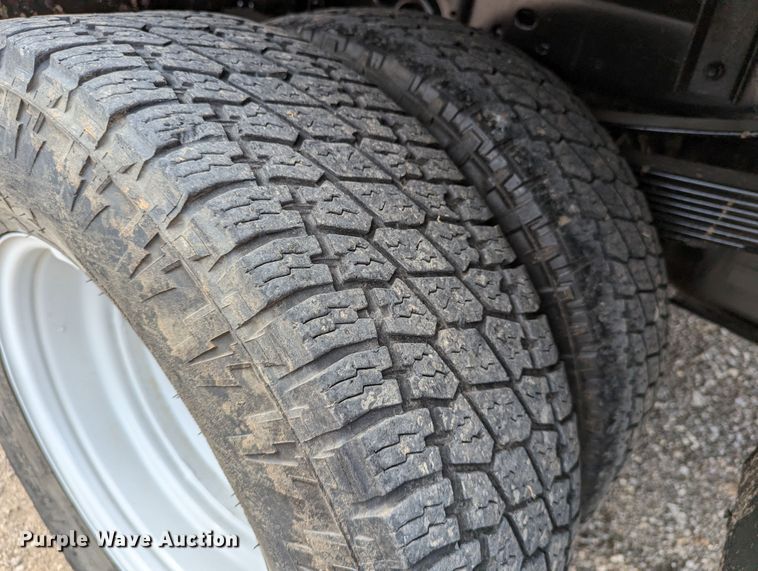 image for item DR6808 2013 Ford F350 Super Duty XL  flatbed pickup truck