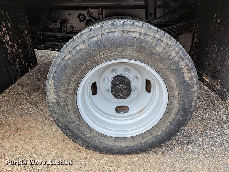 image for item DR6808 2013 Ford F350 Super Duty XL  flatbed pickup truck