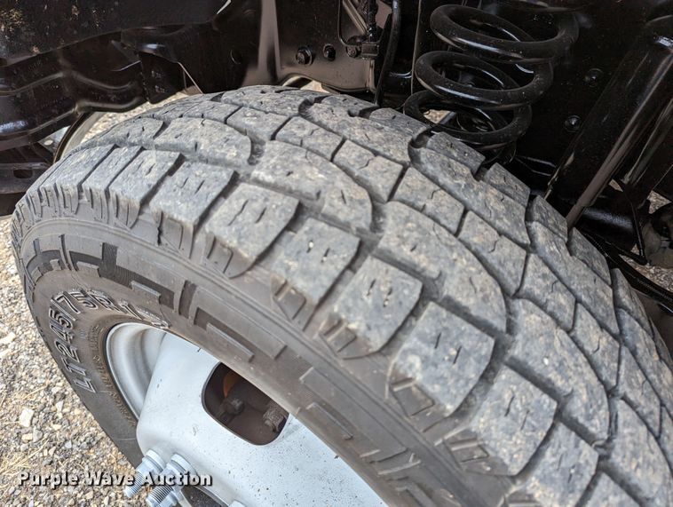 image for item DR6808 2013 Ford F350 Super Duty XL  flatbed pickup truck