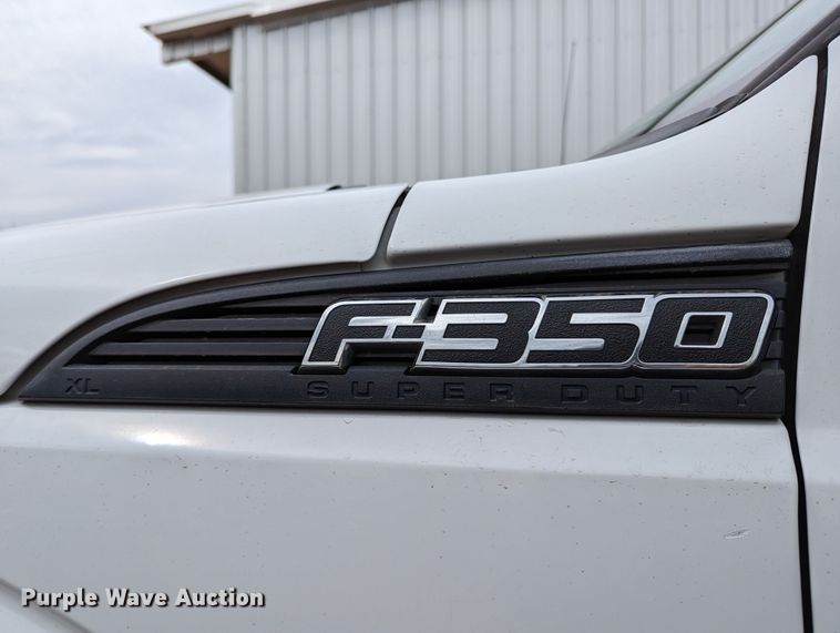 image for item DR6808 2013 Ford F350 Super Duty XL  flatbed pickup truck