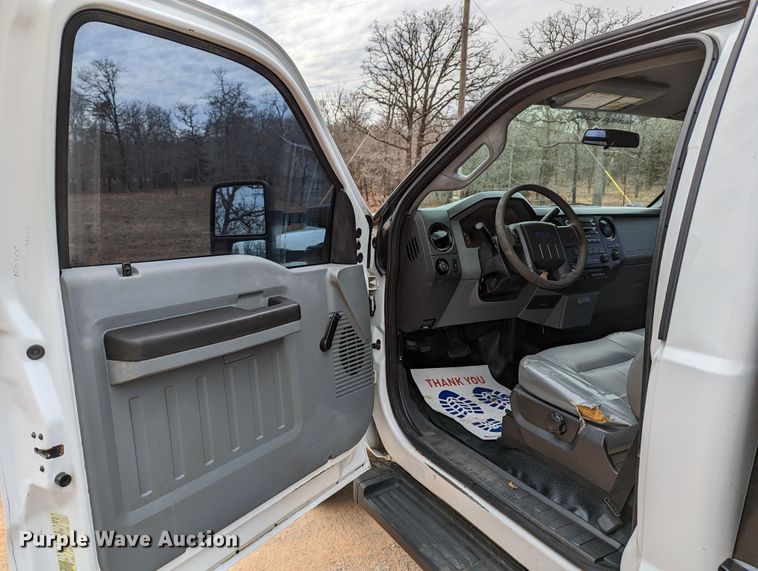 image for item DR6809 2014 Ford F350 Super Duty XL  flatbed pickup truck