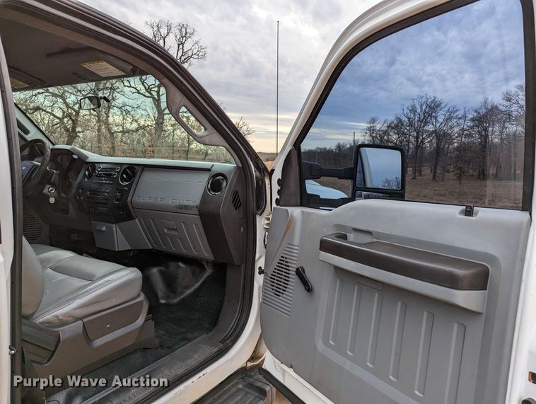 image for item DR6809 2014 Ford F350 Super Duty XL  flatbed pickup truck