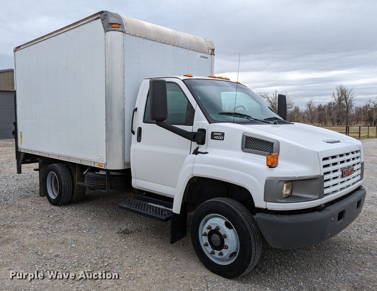 image for item DR6811 2006 GMC C4500  box truck