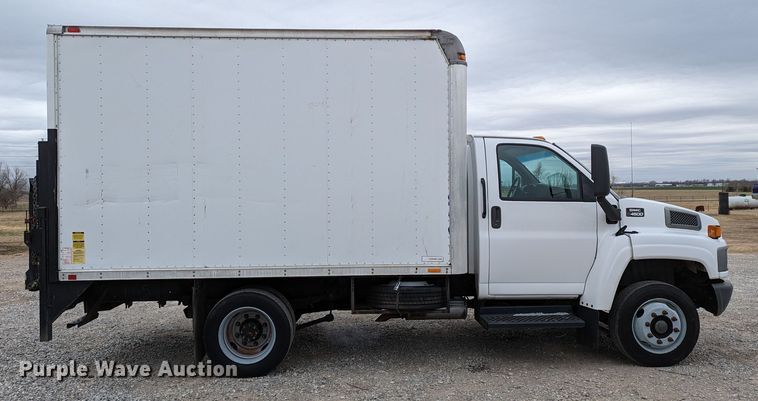 image for item DR6811 2006 GMC C4500  box truck