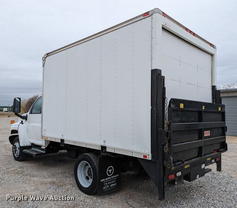image for item DR6811 2006 GMC C4500  box truck