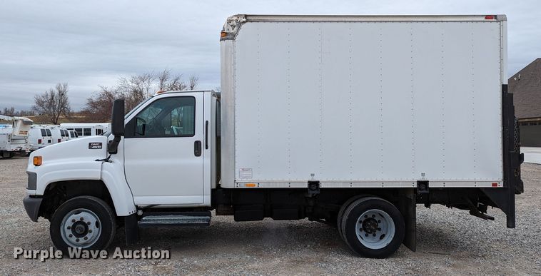 image for item DR6811 2006 GMC C4500  box truck