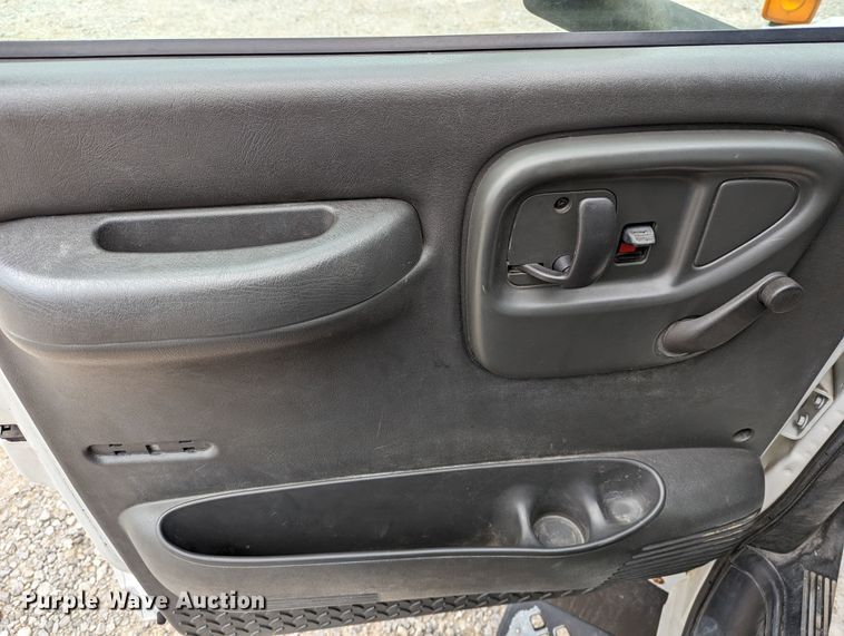 image for item DR6811 2006 GMC C4500  box truck