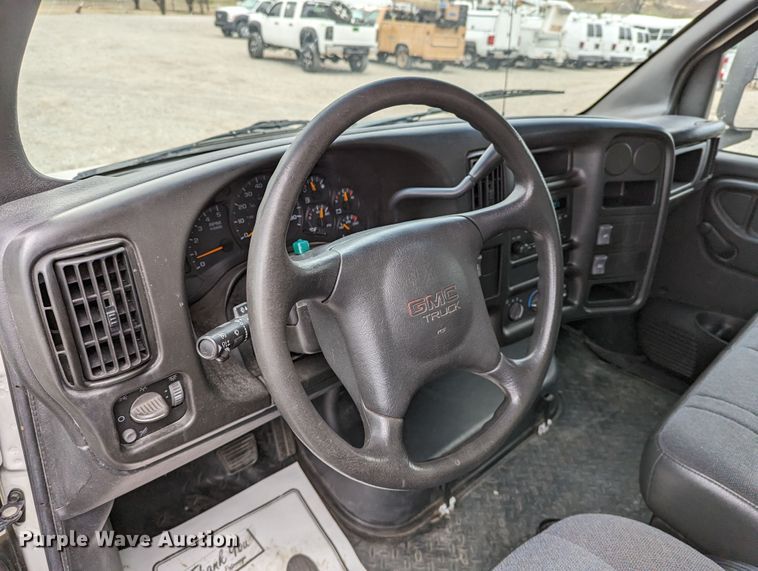 image for item DR6811 2006 GMC C4500  box truck