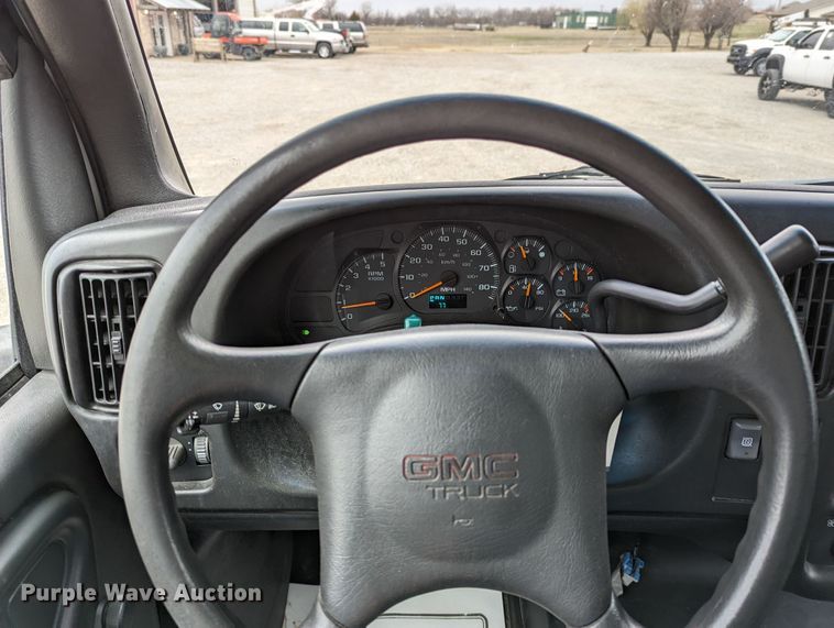 image for item DR6811 2006 GMC C4500  box truck