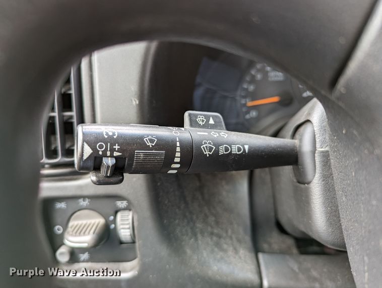 image for item DR6811 2006 GMC C4500  box truck