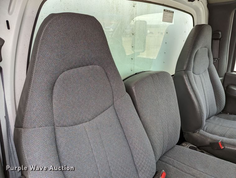 image for item DR6811 2006 GMC C4500  box truck