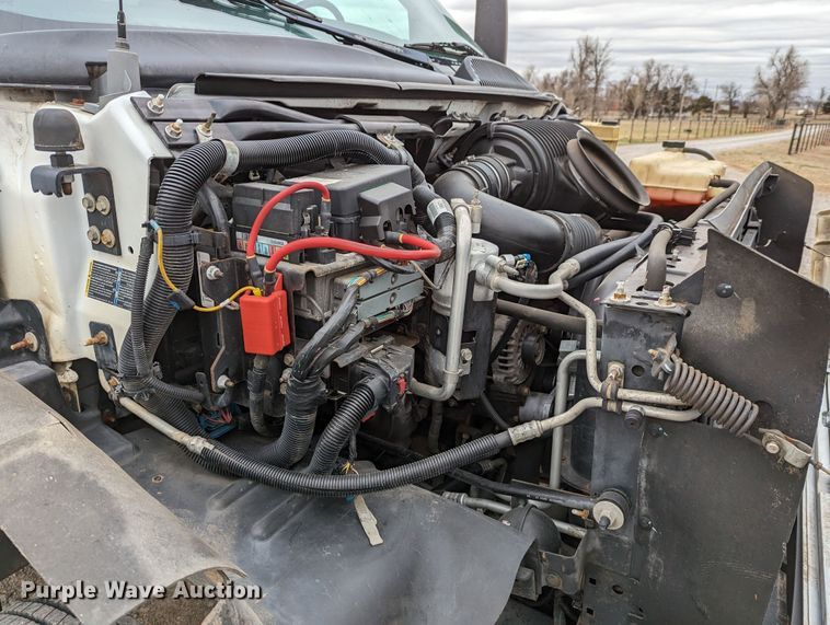 image for item DR6811 2006 GMC C4500  box truck