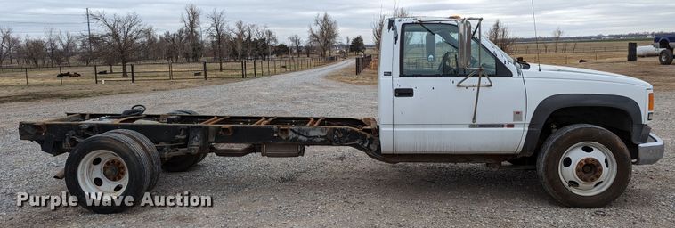 image for item DR6813 1992 GMC Sierra C3500HD SL  pickup truck cab and chassis