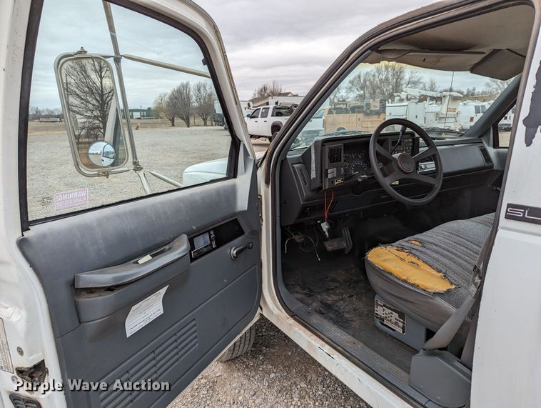 image for item DR6813 1992 GMC Sierra C3500HD SL  pickup truck cab and chassis