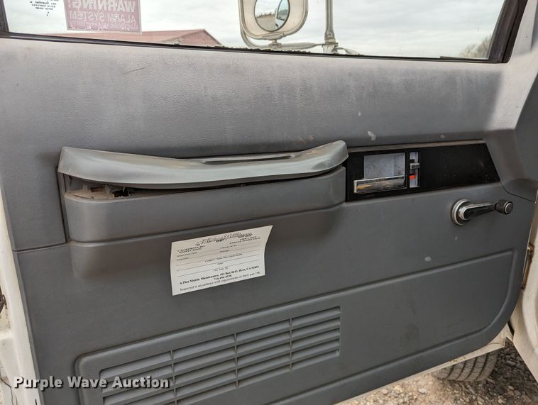 image for item DR6813 1992 GMC Sierra C3500HD SL  pickup truck cab and chassis