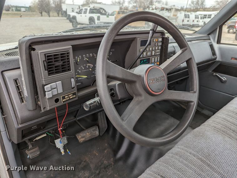 image for item DR6813 1992 GMC Sierra C3500HD SL  pickup truck cab and chassis