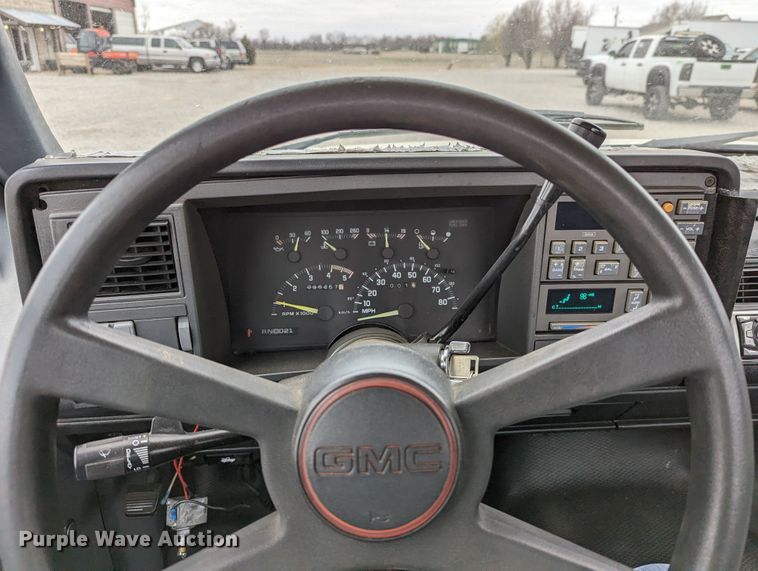 image for item DR6813 1992 GMC Sierra C3500HD SL  pickup truck cab and chassis