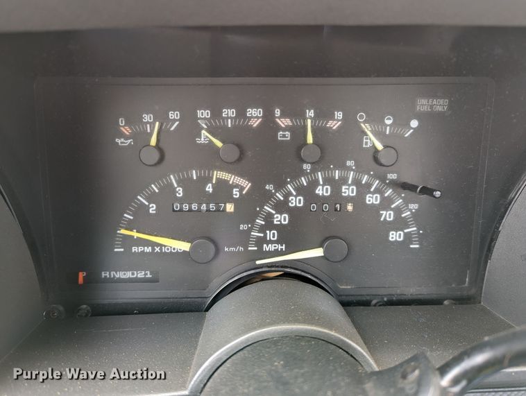 image for item DR6813 1992 GMC Sierra C3500HD SL  pickup truck cab and chassis