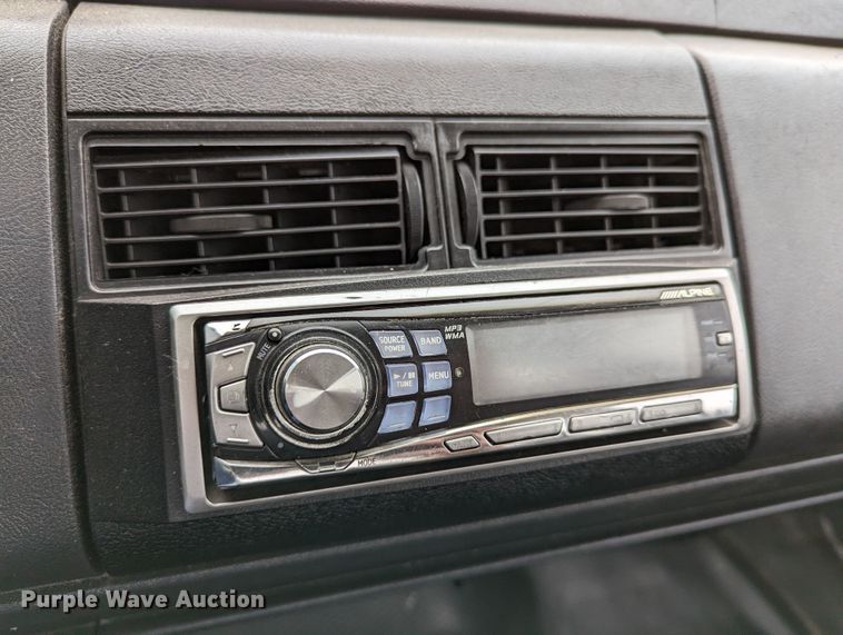 image for item DR6813 1992 GMC Sierra C3500HD SL  pickup truck cab and chassis