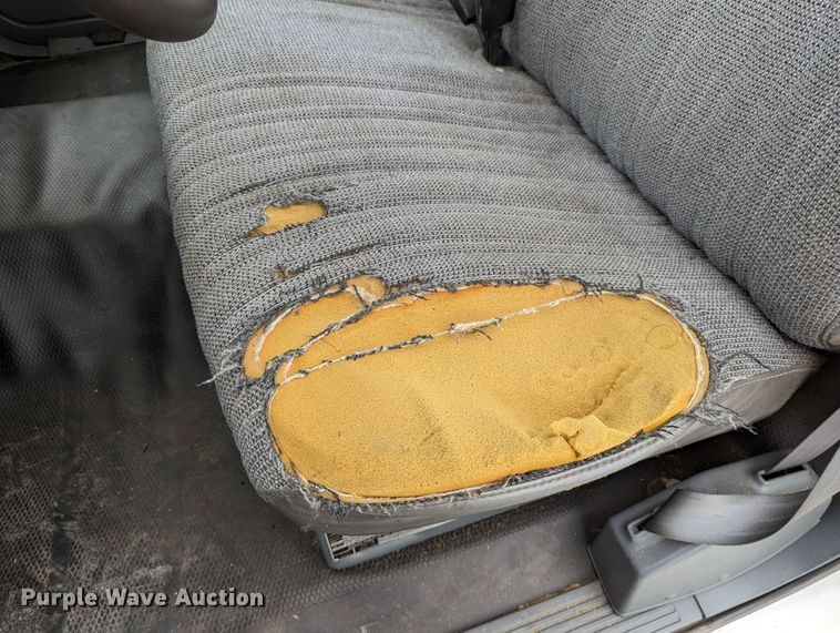 image for item DR6813 1992 GMC Sierra C3500HD SL  pickup truck cab and chassis