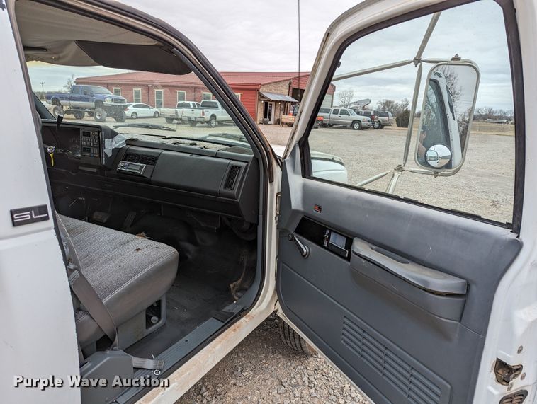 image for item DR6813 1992 GMC Sierra C3500HD SL  pickup truck cab and chassis