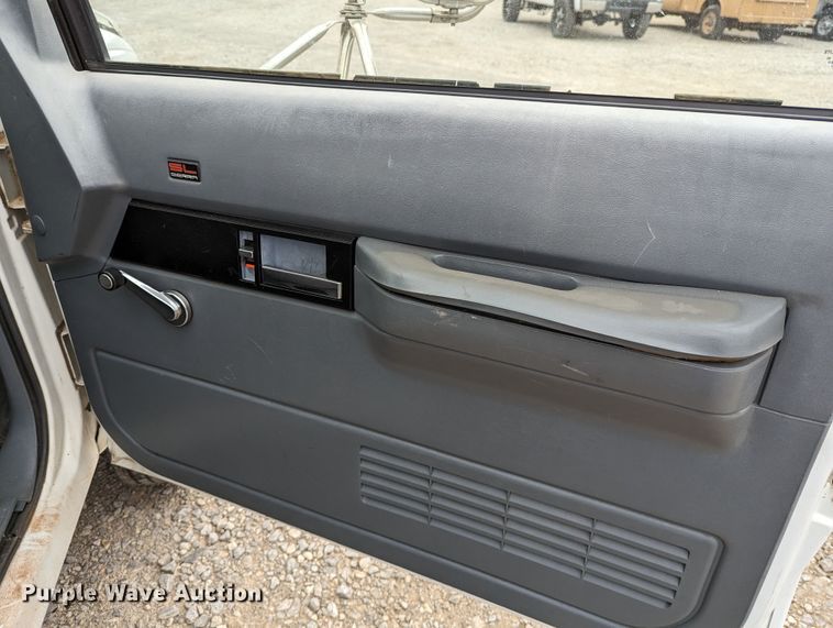 image for item DR6813 1992 GMC Sierra C3500HD SL  pickup truck cab and chassis