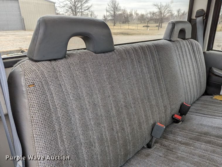 image for item DR6813 1992 GMC Sierra C3500HD SL  pickup truck cab and chassis