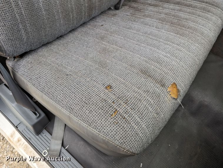 image for item DR6813 1992 GMC Sierra C3500HD SL  pickup truck cab and chassis