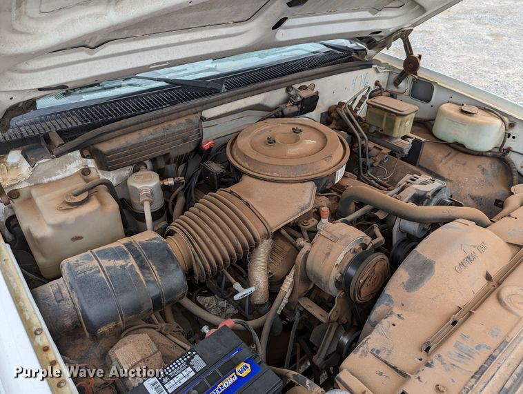 image for item DR6813 1992 GMC Sierra C3500HD SL  pickup truck cab and chassis